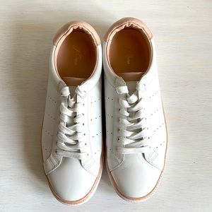 Jcrew White Leather sneakers. Retro design. Ideal for casual days and dresses.